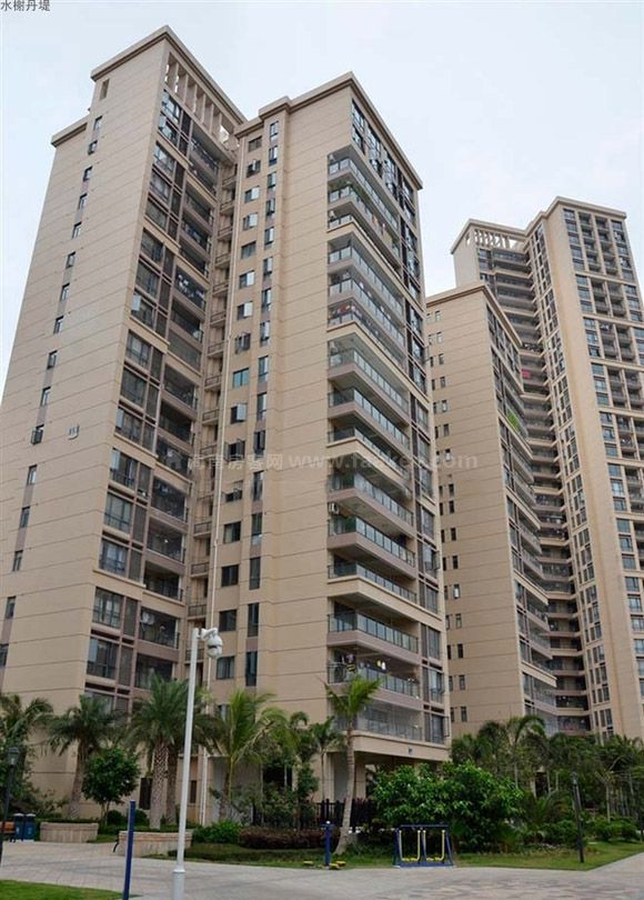 儋州水榭丹堤项目三期在售88-171平户型 现毛坯均价约9500元/平