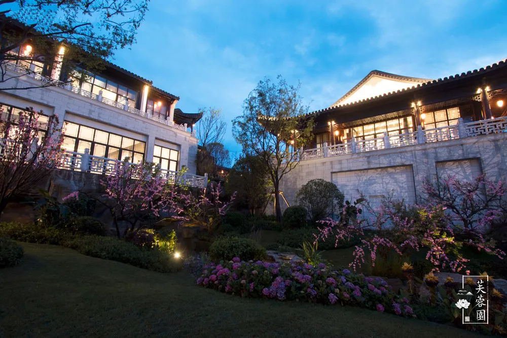 昆明蓝光云报芙蓉园 钟情山水,倒不如纵情山水