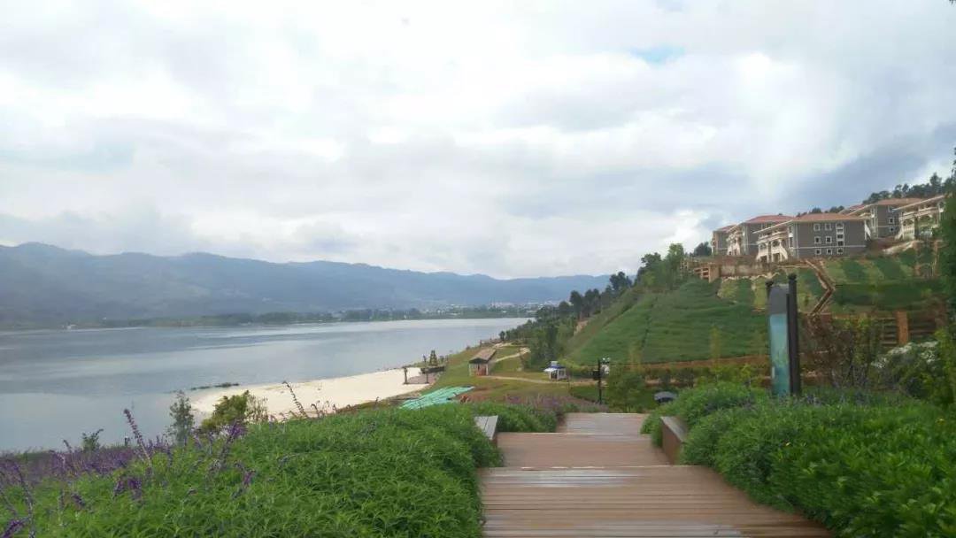 昆明山水湖畔项目建面252-560㎡5居-6居户型在售